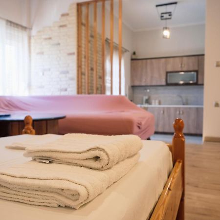 Kellys Cozy One Bedroom House Next To The Beach Ikonomianika Zewnętrze zdjęcie
