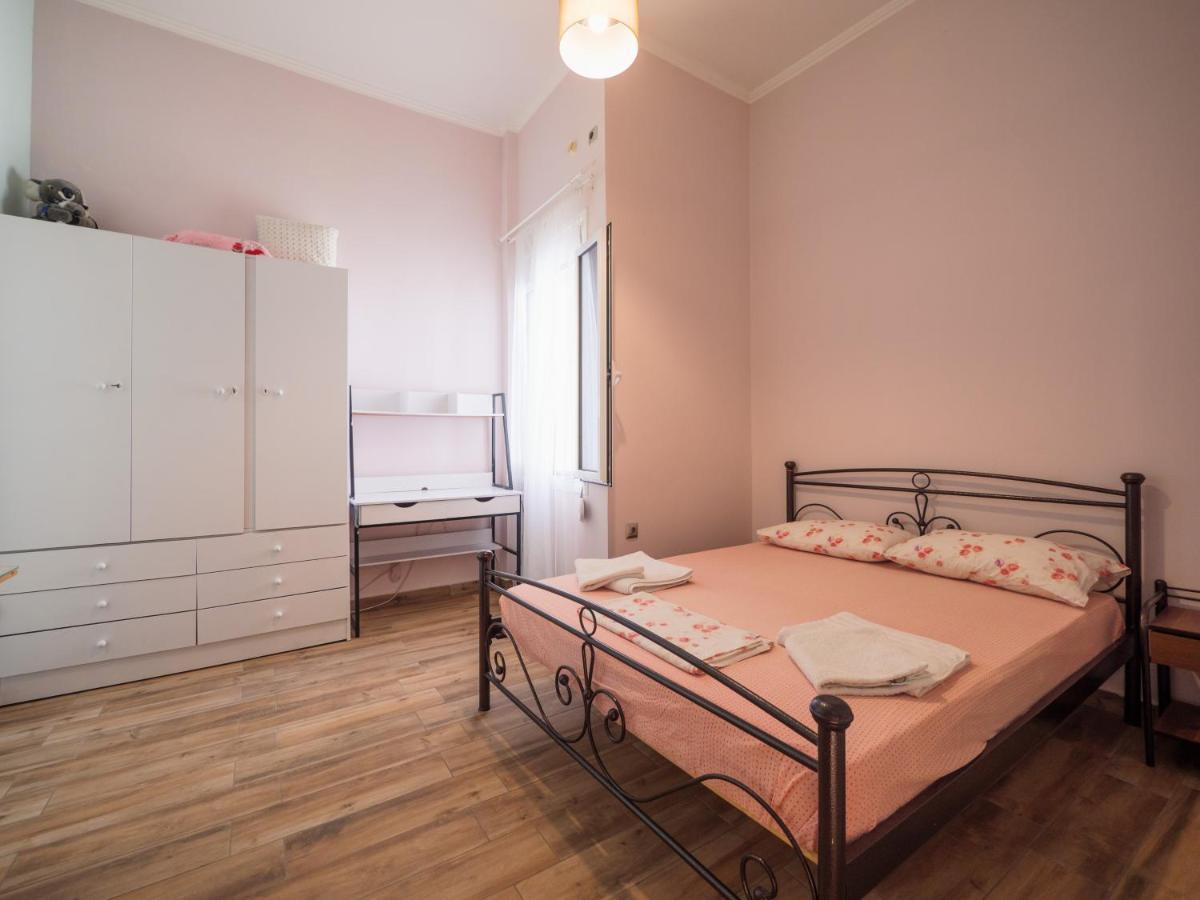 Kellys Cozy One Bedroom House Next To The Beach Ikonomianika Zewnętrze zdjęcie