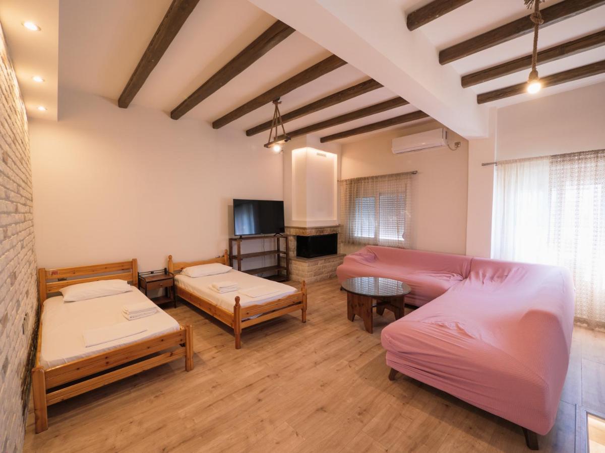 Kellys Cozy One Bedroom House Next To The Beach Ikonomianika Zewnętrze zdjęcie